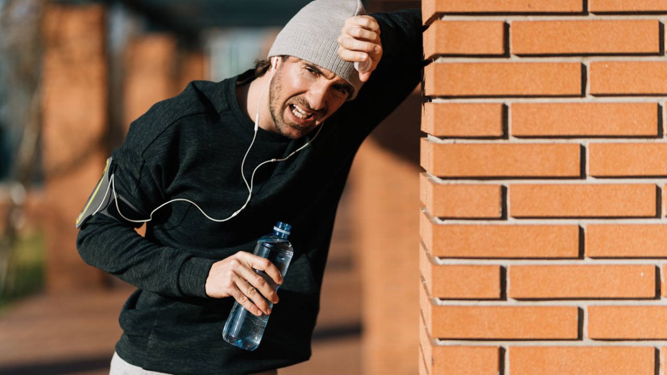 Folgen von Bewegungsmangel, Mann nach Sport außer Atem