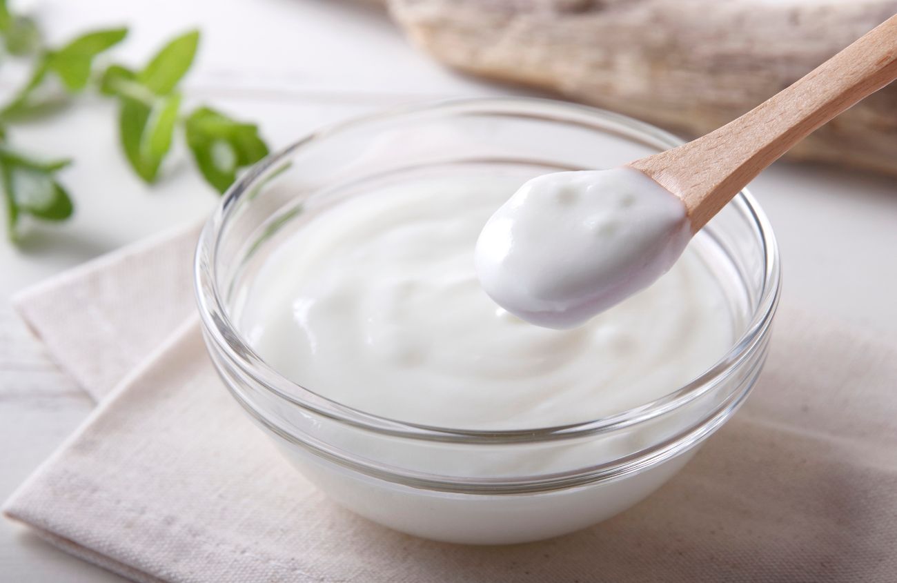 Ein Schale mit Joghurt.