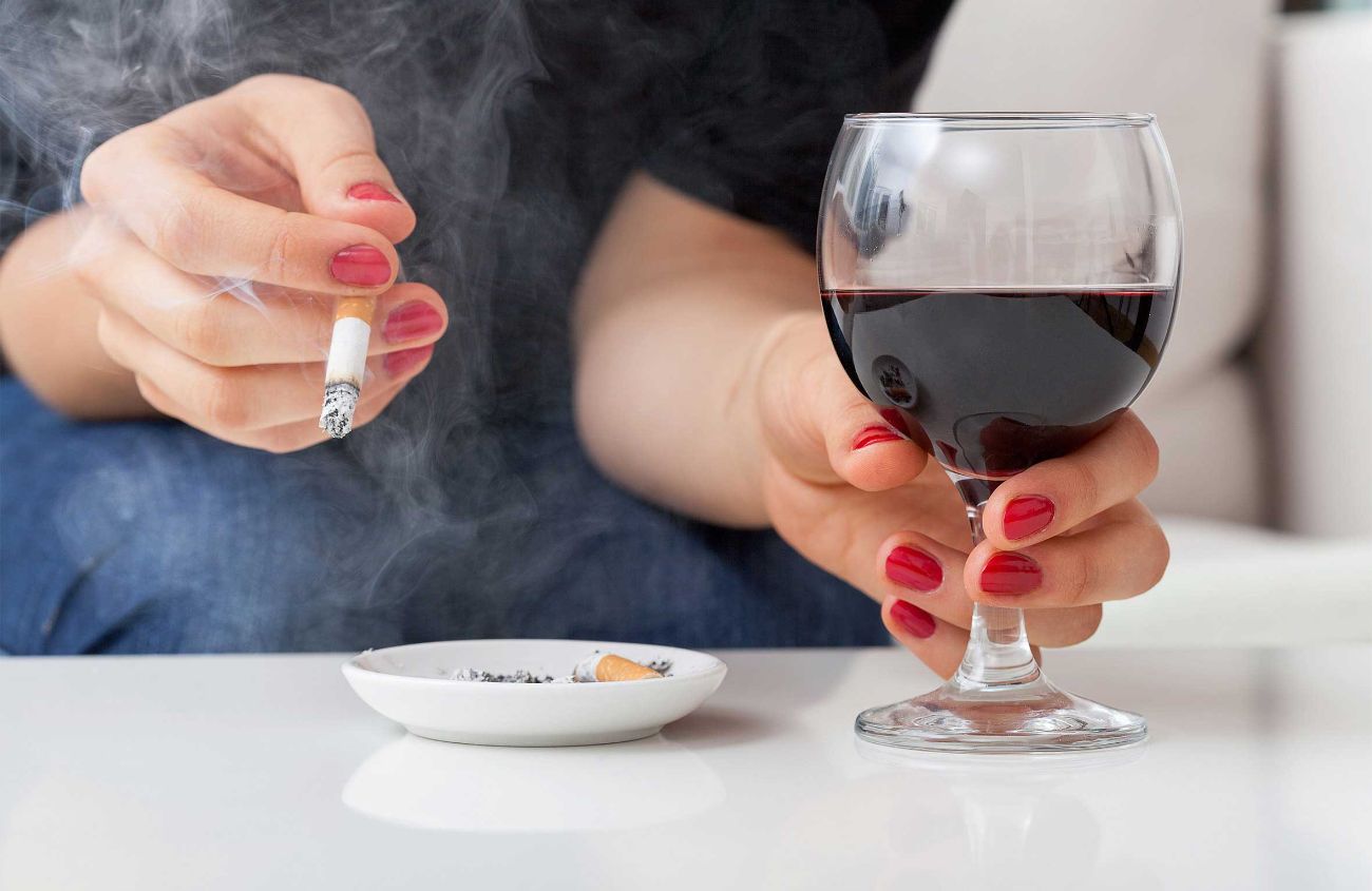 Durchfall abends und nachts, Eine Zigarette und ein Glas Wein
