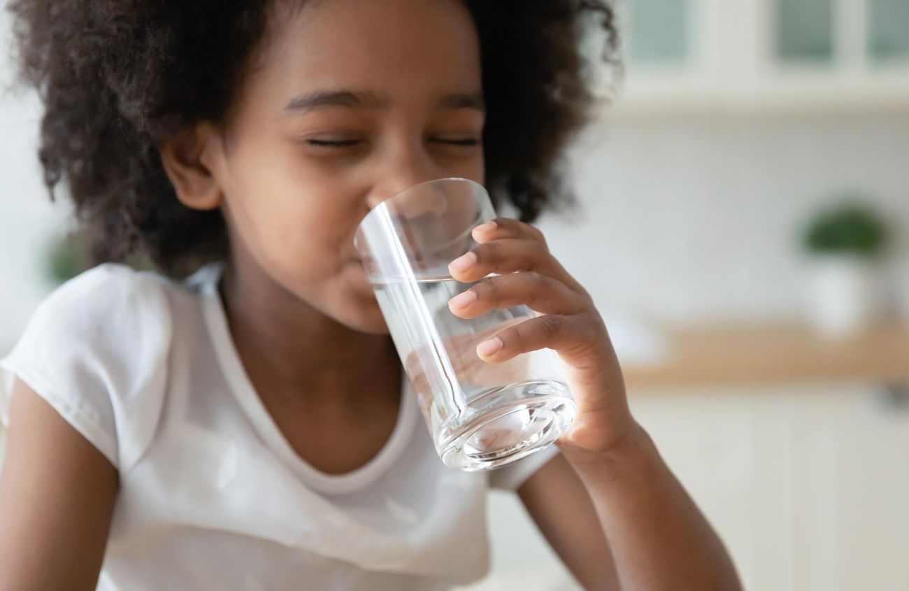Durchfall nach Salat, Kleines Kind trinkt Wasser