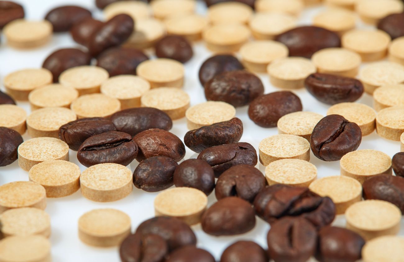 Nahrungsergänzungsmittel zum Abnehmen, Kaffeebohnen und Koffeintabletten