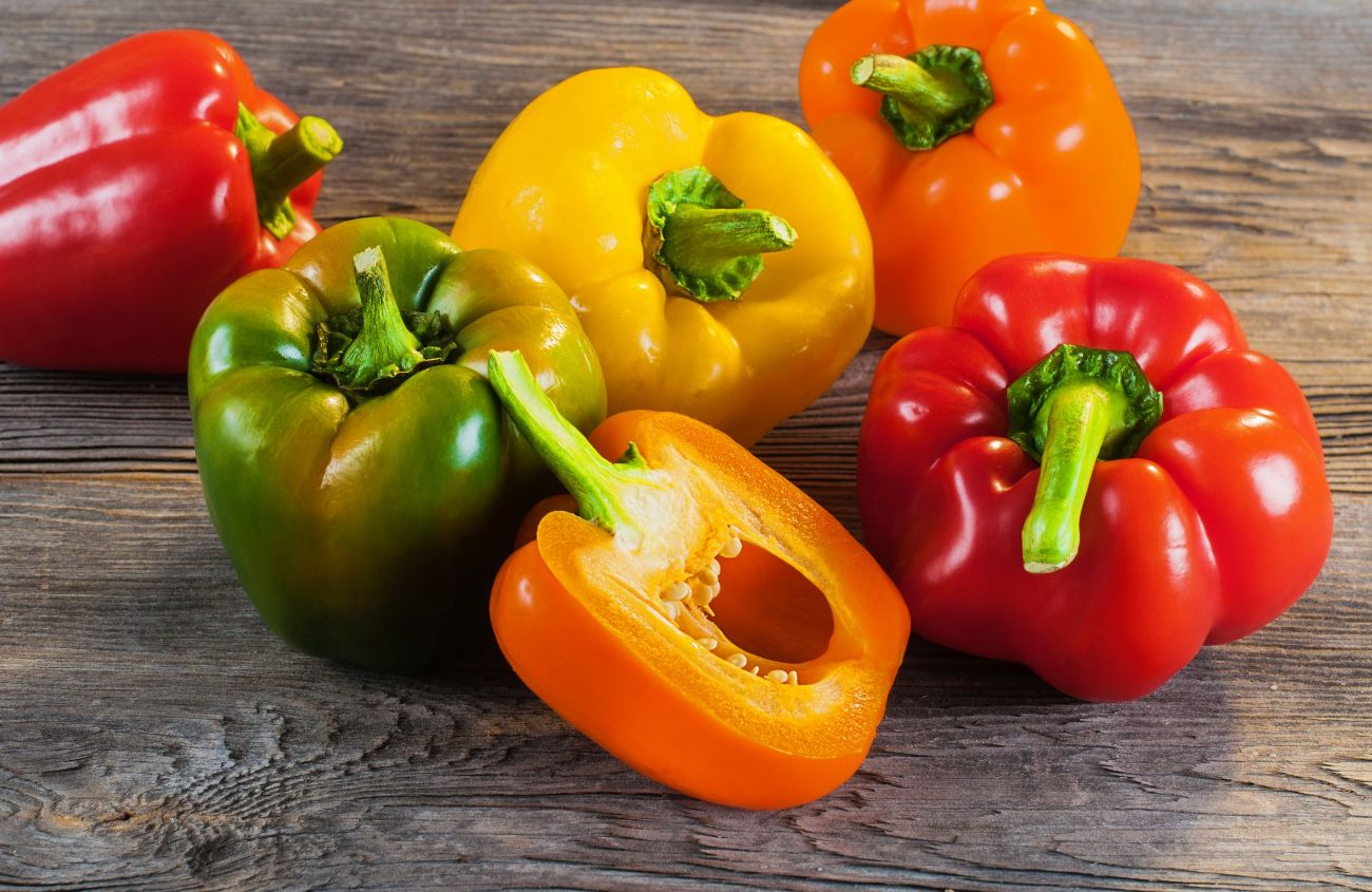 Vitamin C gegen Schlafstörungen, einige bunte Paprika