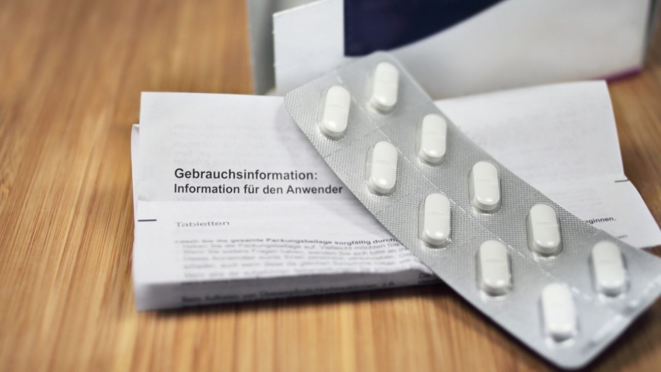 Übelkeit nachts, eine Packung mit Medikamenten